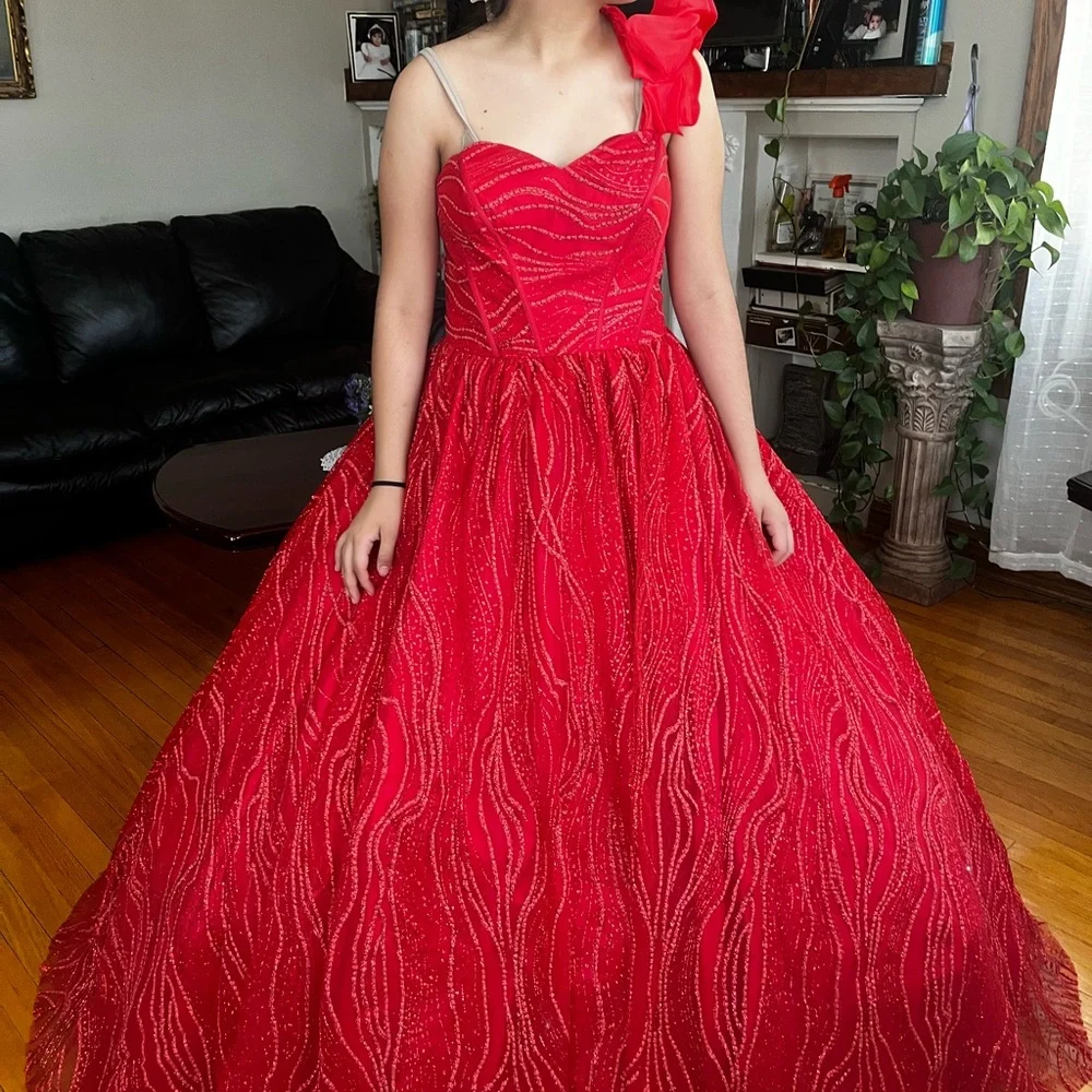 Red dress - Picture 6 of 8